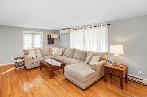 1 Yellow Yellow Cir, Middletown CT  06457-4929 exterior