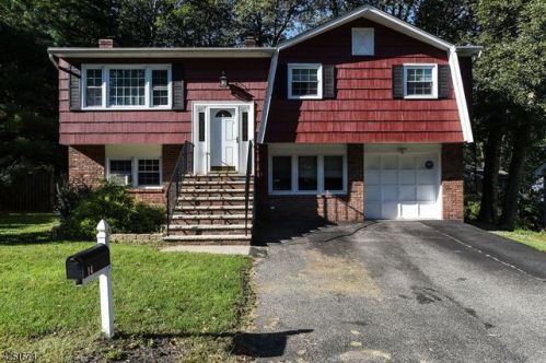 14 Idalroy Trl, Hopatcong, NJ 07843-1241