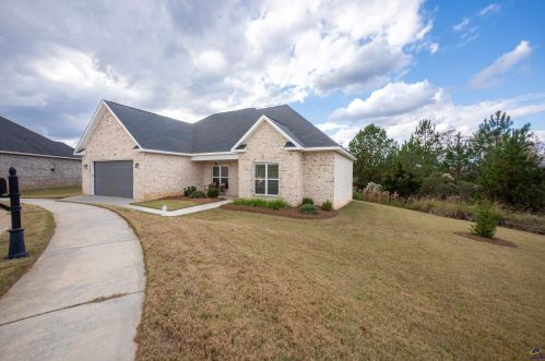 217 Charlotte Dr, Bonaire, GA 31005-4908