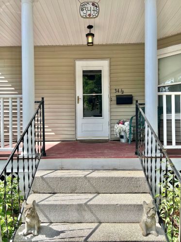 34 Russell St, Nashua, NH 03060-4158