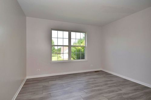 364 Messenger Cir, North Aurora IL  60542-1805 exterior