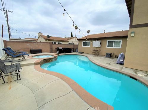 4661 Myra Ave, Cypress CA 90630-4334 exterior