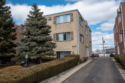 8448 Oak Ave, Niles IL  60714-1616 exterior