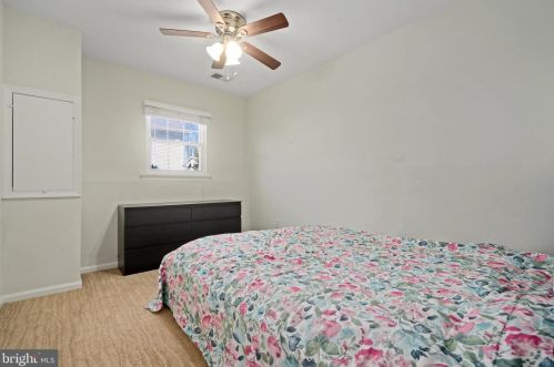 10121 Schoolhouse Woods Ct, Springfield VA  22015-2725 exterior