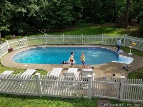 9 Karen Dr, Norwalk, CT 06851-6012