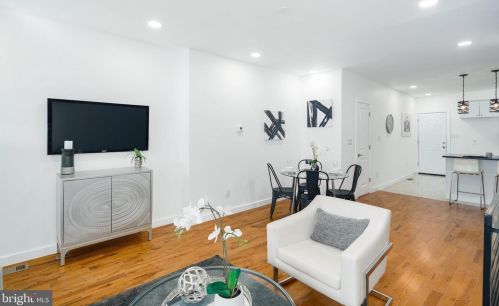 2109 Mckean St, Philadelphia, PA 19145-2727