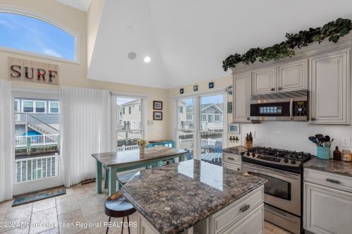 211 Canal Ln, Lavallette NJ  08735-1604 exterior