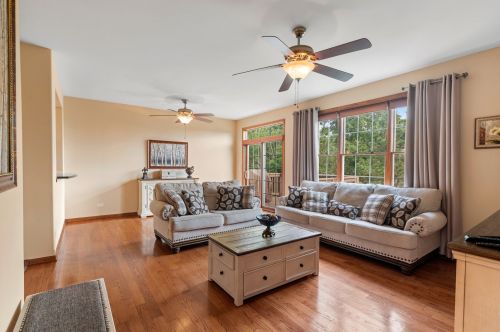 8614 Saddlebred Ct, Frankfort, IL 60423-8619