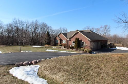 1518 Holian Dr, Spring Grove, IL 60081-7907
