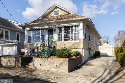11 Francis St, Gloucester, NJ 08030-1841