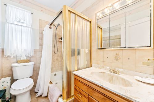 3 Deal Lk Ct, Tinton Falls NJ 07712-5116 exterior