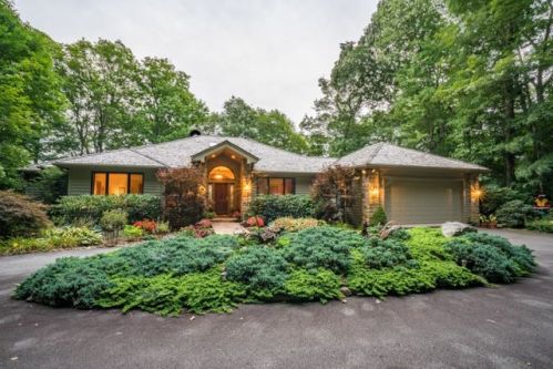 1038 Ridge Dr, Linville, NC 28646-8139
