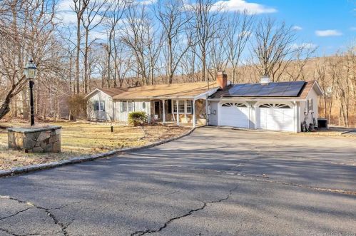23 Treeland Rd, Huntington CT  06484-2730 exterior
