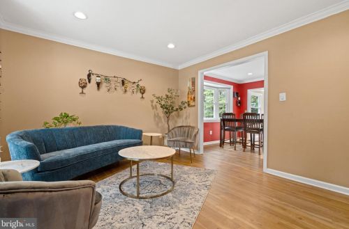 5637 Fort Corloran Dr, Springfield VA  22015-2114 exterior