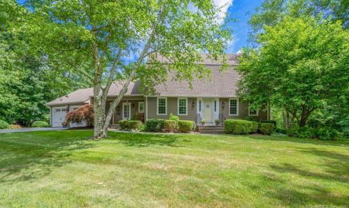 8 Karen Cir, Hebron, CT 06248-1242