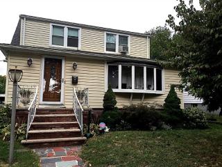 25 Spring St, Outwater, NJ 07026-2319