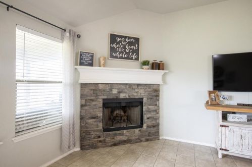 1712 Chivalry Ln, Fort Worth TX  76140-5780 exterior