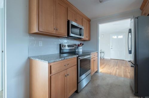 11 Dobson Cir, Middletown CT  06457-4603 exterior