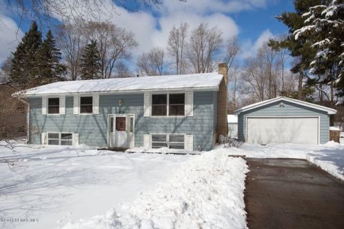 1460 Queens Ave, St Marys Point, MN 55043-9522