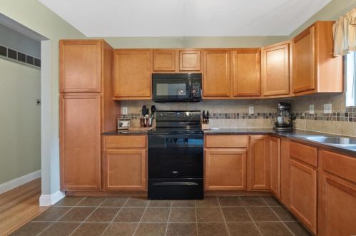 21 Elderwood Ct, Fenton, MO 63026-3102