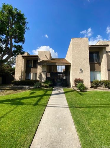 15351 Orange Ave, Paramount, CA 90723-3816