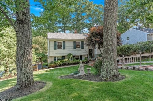 267 Carentan Rd, Hopatcong, NJ 07843-1853
