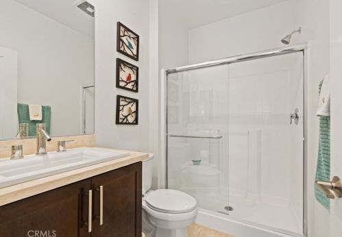 29 Soho, Irvine CA  92612-1083 exterior