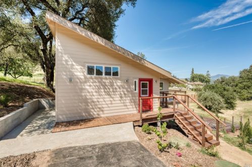 8349 Dry Creek Rd, Healdsburg, CA 95448-9101