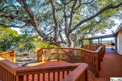 180 Elm Vly Dr, Spring Branch TX 78163-1821 exterior