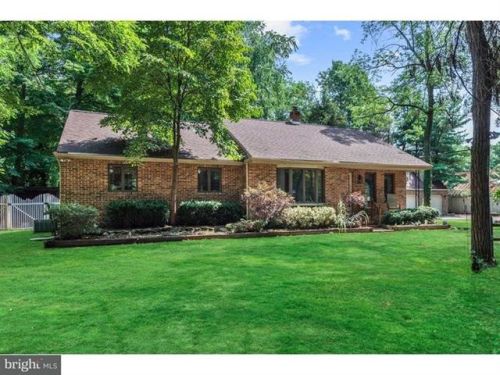 740 Perkins Ln, Beverly, NJ 08010-1621