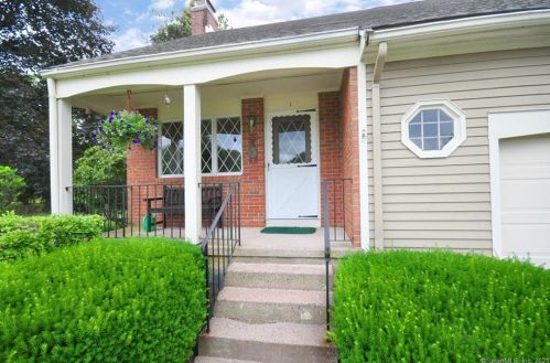 1 Early Dawn Cir, Windsor, CT 06095-1305