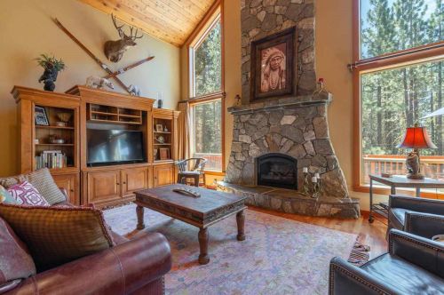 11090 Sitzmark Way, Truckee CA  96161-6128 exterior