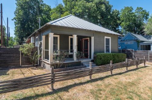 46 Chicon St, Austin, TX 78702-5449
