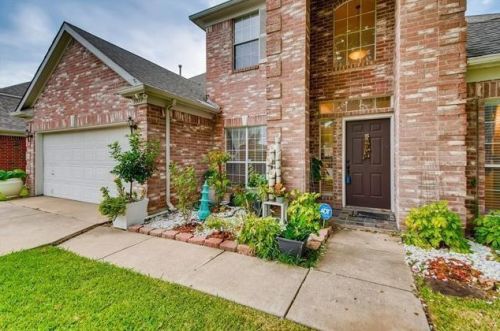 5917 Lakeview Ct, Fort Worth TX  76137-2113 exterior
