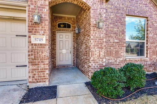 5749 Diamond Valley Dr, Fort Worth TX  76179-7606 exterior