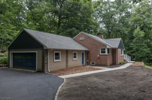 28 Tamarack Rd, Andover, NJ 07821-3933