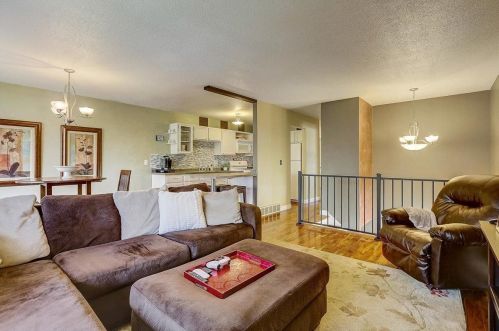 1681 Hickory Hill Dr, Saint Paul MN  55122-2527 exterior