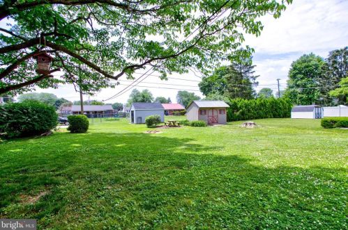 72 Village Dr, Lancaster PA  17601-3324 exterior