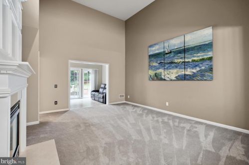 85 Sparrow Dr, Trenton NJ 08690-2463 exterior