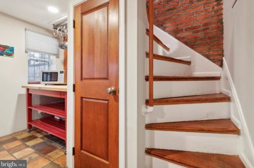 821 10th St, Philadelphia PA 19147-3726 exterior