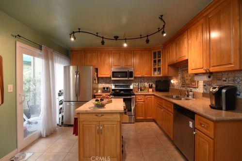 1554 Mitchell Ave, Tustin, CA 92780-5825