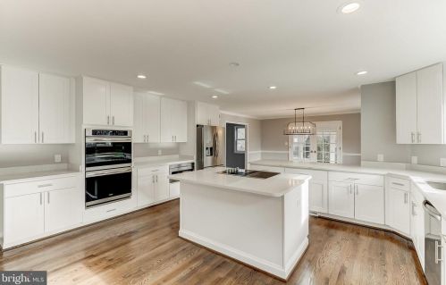 6125 Wooded Run Dr, Columbia MD 21044-3800 exterior