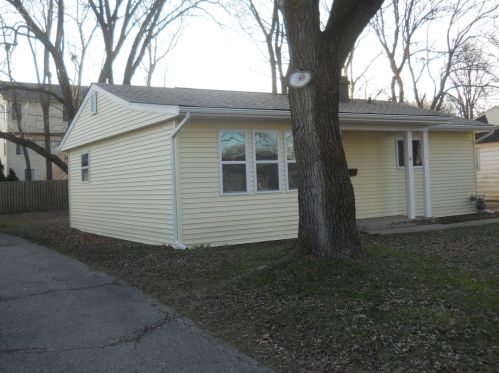 57 Birch St, Carpentersville, IL 60110-1665