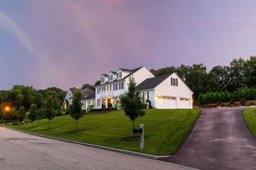3 Alyssa Ln, Lincoln, RI 02865-4325