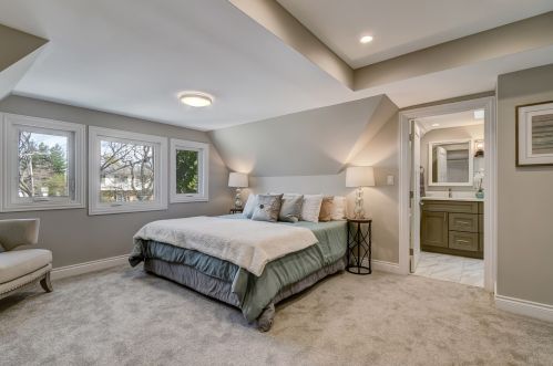 284 Middaugh Rd, Willowbrook IL  60514-1065 exterior