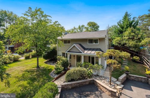 7306 Pinewood St, Falls Church, VA 22046-2724