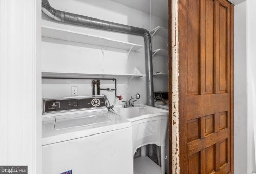 904 10th St, Philadelphia PA 19147-3744 exterior