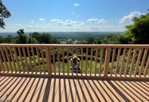 92 Skyline Dr, Morristown, NJ 07960-5145