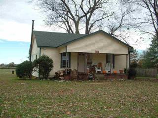 118 Roberts Rd, Trenton, TN 38382-9528