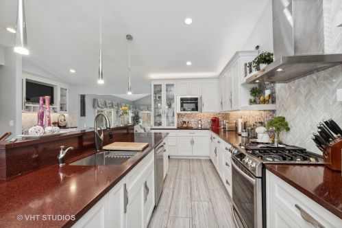 1716 Hidden Vly Dr, Lemont IL  60490-5543 exterior